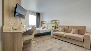 Camera quadrupla | Biancheria da letto di alta qualità, una scrivania, Wi-Fi gratuito