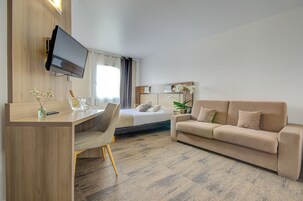 Ropa de cama de alta calidad, escritorio y wifi gratis 