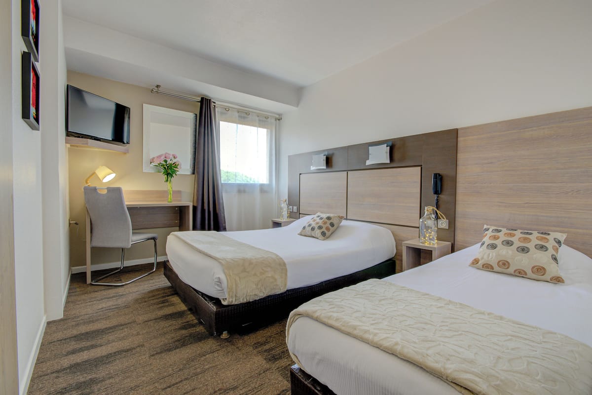 triple room | premium bedding, desk, free wifi, wheelchair access