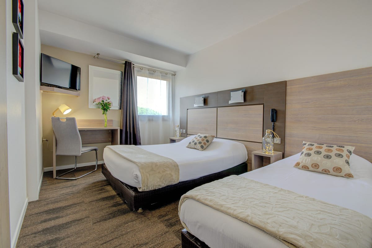 Triple Room | Premium bedding, desk, free WiFi, wheelchair access