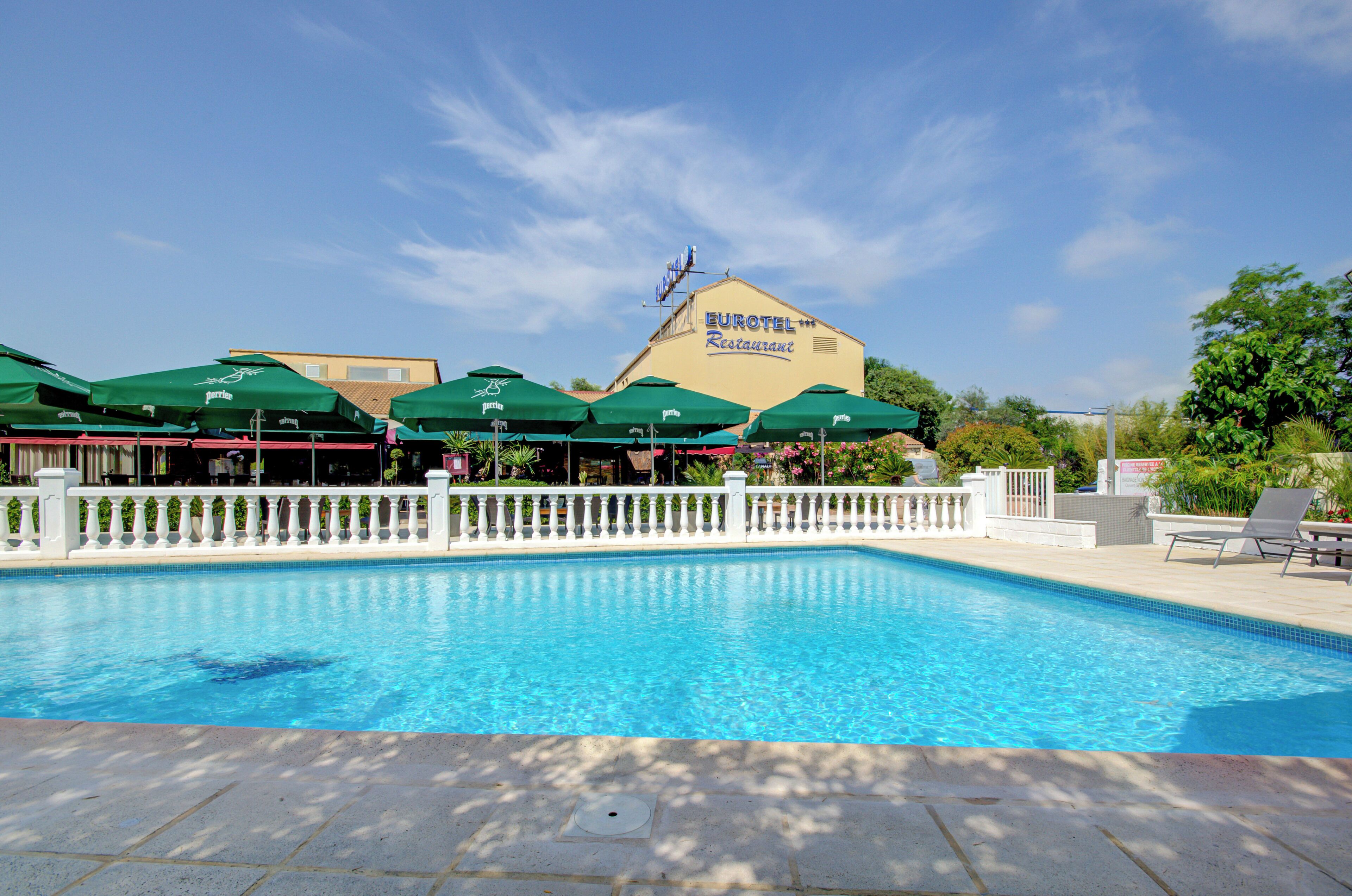 seasonal outdoor pool, open 8:00 am to 8:00 pm, pool loungers