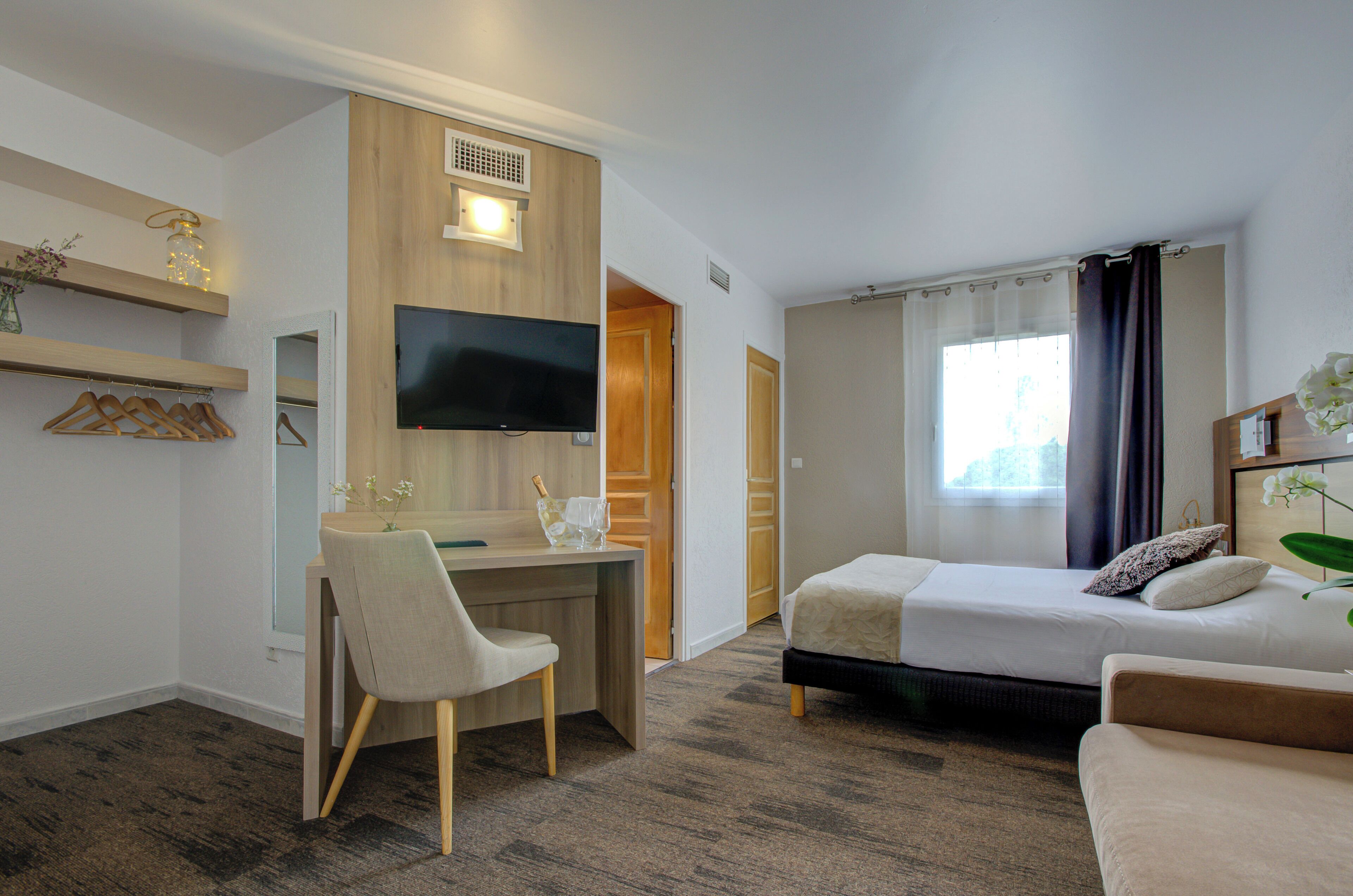 quadruple room | premium bedding, desk, free wifi, wheelchair access