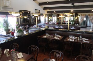 Se sirven desayunos, almuerzos y cenas; cocina local