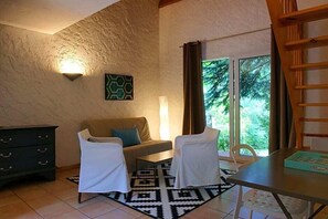 Flat-screen TV - Domaine La Gentilhommière (Satillieu)