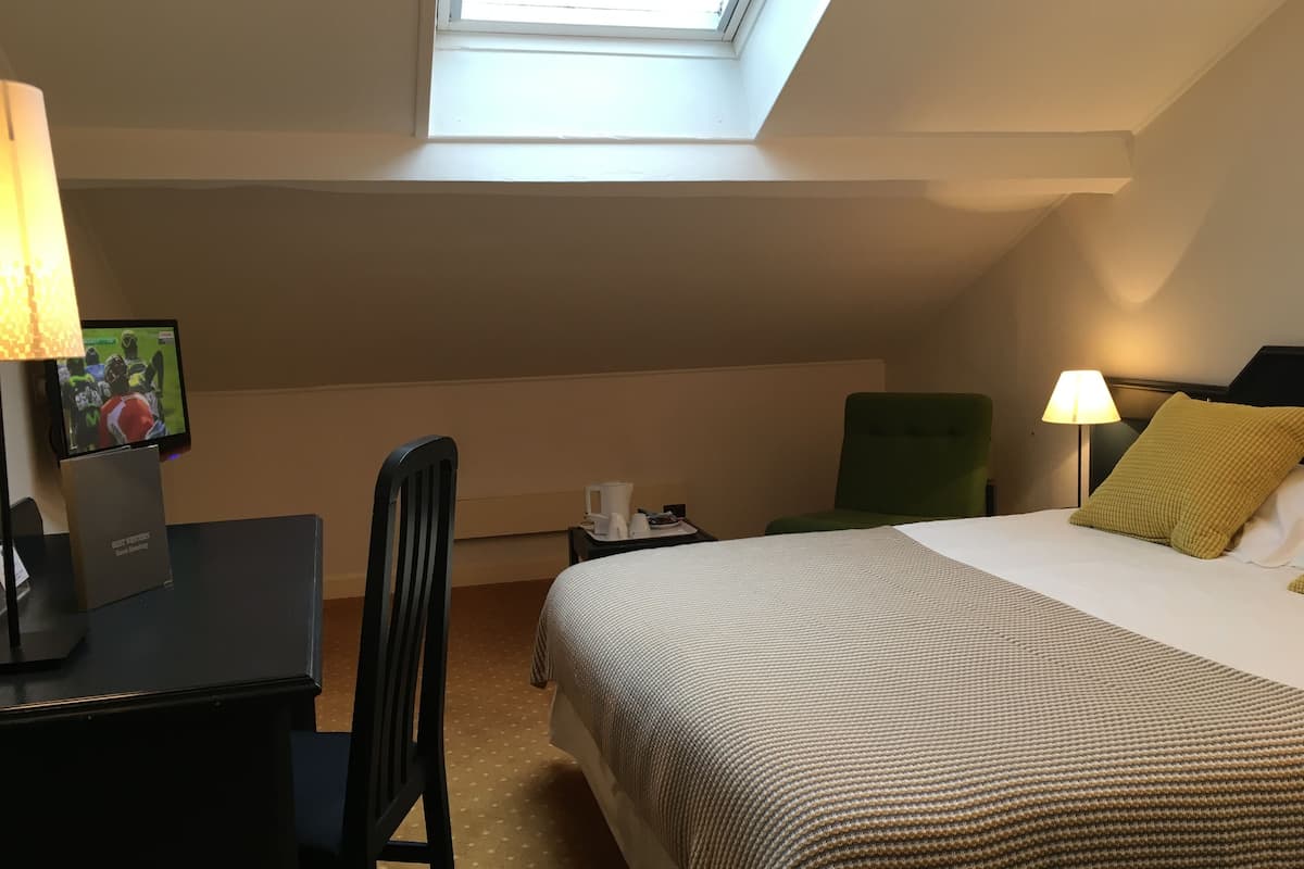 In-room safe, desk, soundproofing, iron/ironing board