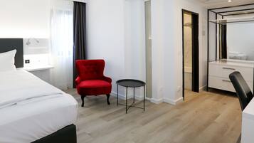 Single Room | 1 bedroom, minibar, in-room safe, desk