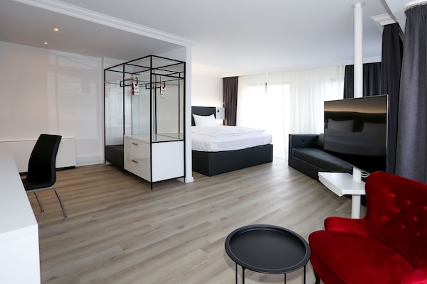 Phòng Suite Junior | 1 phòng ngủ, minibar, két bảo mật tại phòng, bàn