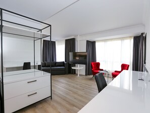 Junior Suite | 1 bedroom, minibar, in-room safe, desk