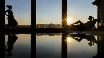 Couples treatment rooms, sauna, hot tub, steam room, Turkish bath