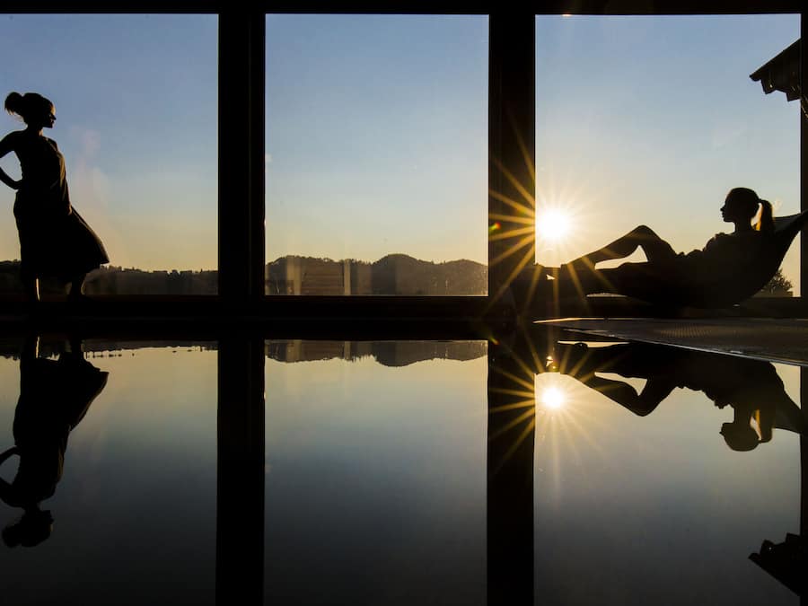 Couples treatment room(s), sauna, hot tub, steam room