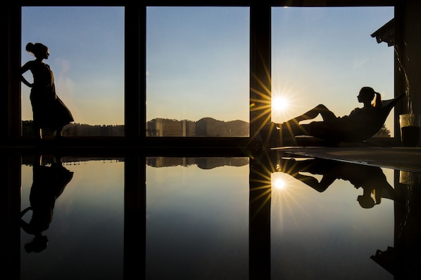 Couples treatment room(s), sauna, hot tub, steam room