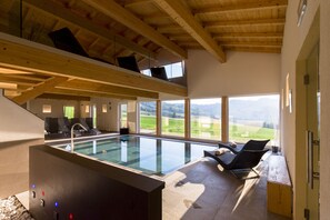 Couples treatment room(s), sauna, hot tub, steam room