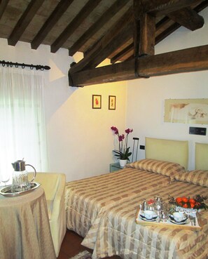 Minibar, in-room safe, desk, iron/ironing board - Palazzo Loup (Loiano)