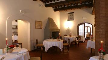 2 restaurants, breakfast, lunch, dinner served; Italian cuisine