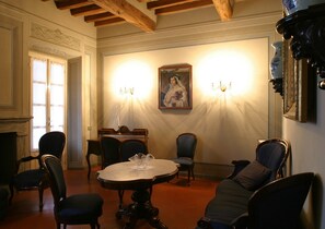 Suite | Living area | TV - Locanda Del Lupo (Soragna)