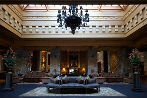 Lobby sitting area - Michlifen Resort & Golf (Ifrane)