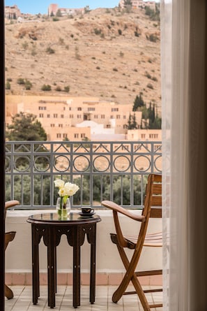 Junior Suite, 1 King Bed | 1 bedroom, hypo-allergenic bedding, free minibar, in-room safe