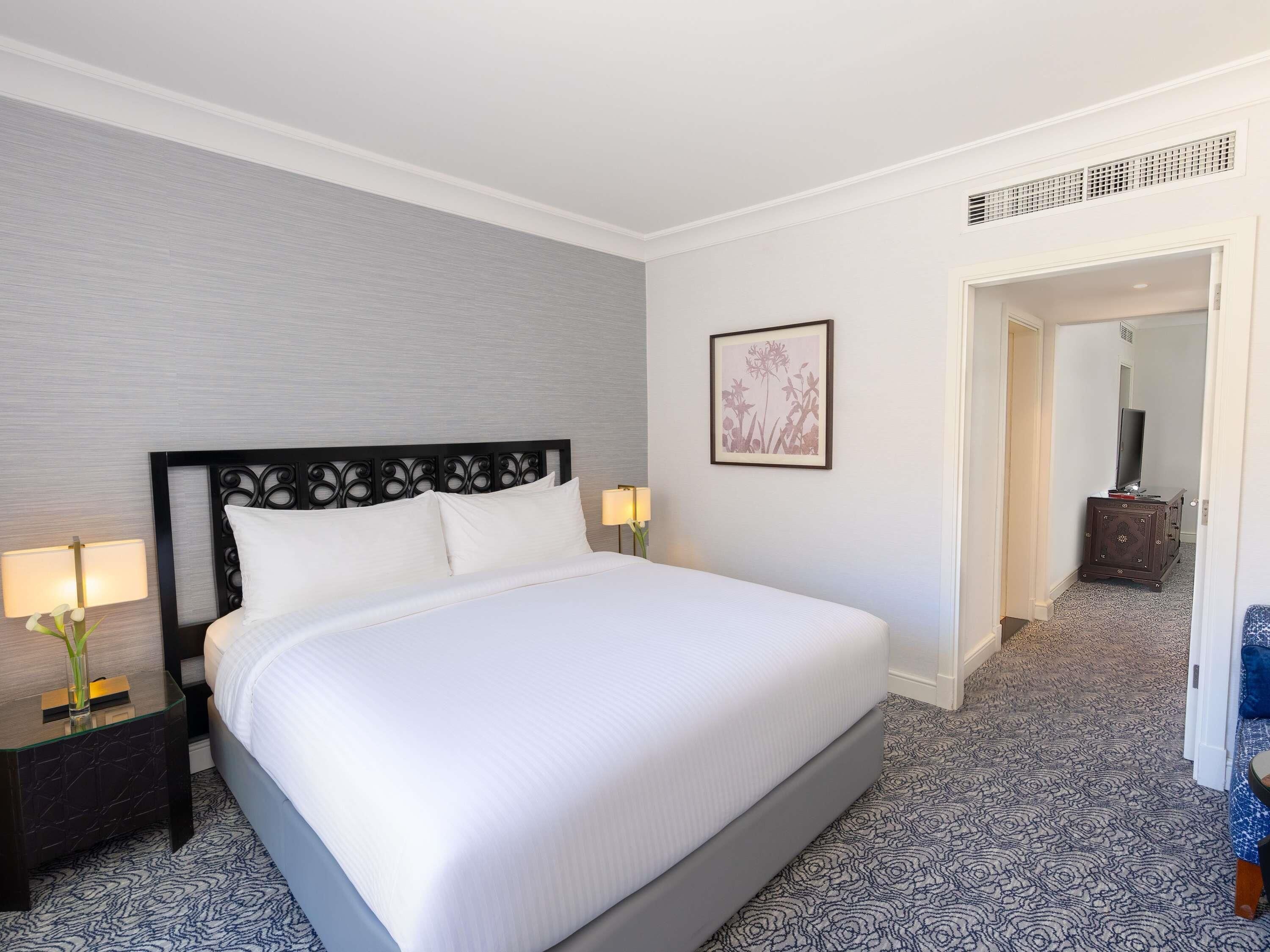 Suite, 1 King Bed | Hypo-allergenic bedding available, minibar (free items), in-room safe