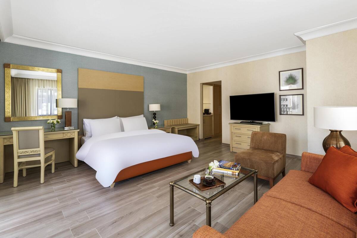 Junior Suite, 1 King Bed | Hypo-allergenic bedding available, minibar (free items), in-room safe