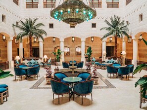 Bar (on property) - Mövenpick Resort Petra (Wadi Musa)