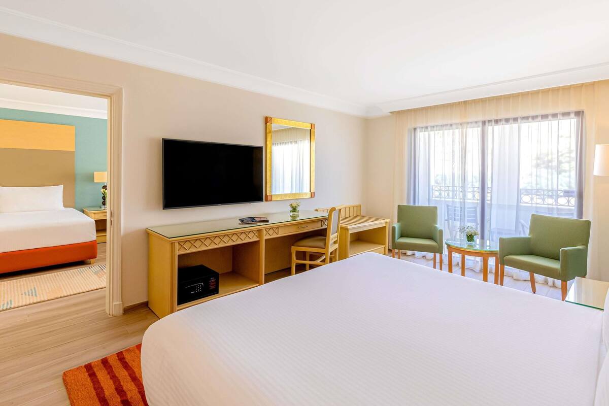 Family Room, Multiple Beds, Connecting Rooms | Hypo-allergenic bedding available, minibar (free items), in-room safe