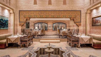 4 restaurants, spécialités Cuisine internationale