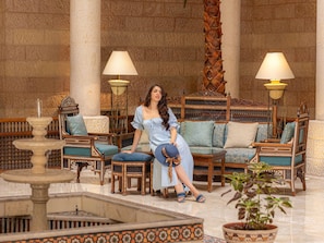Bar (on property) - Mövenpick Resort Petra (Wadi Musa)