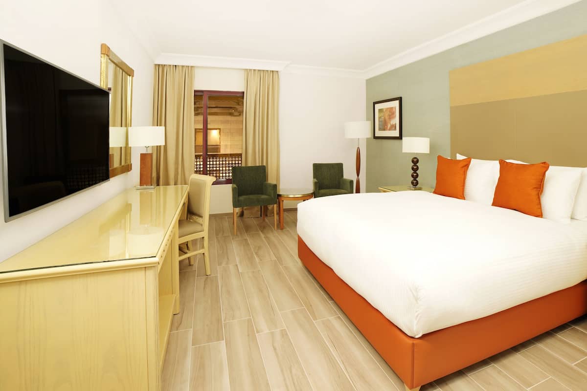 Classic Room, 1 King Bed | 1 bedroom, hypo-allergenic bedding, free minibar, in-room safe