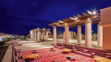 4 restaurants, breakfast, lunch, dinner served; international cuisine