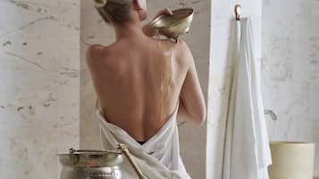 Een stoombad, lichaamsbehandelingen, hotstone-massages, Zweedse massages