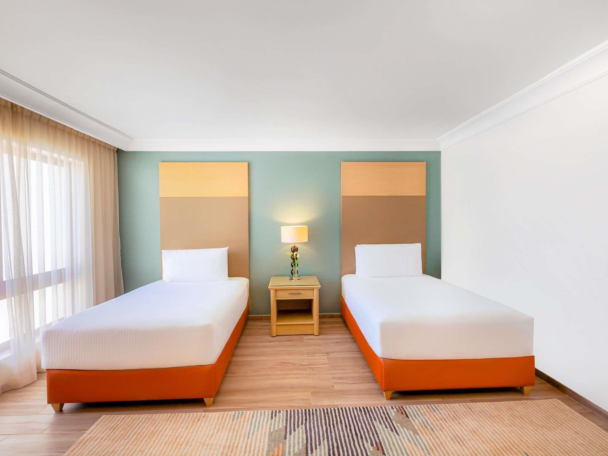 防过敏的被褥、迷你吧（备有免费物品）、客房内保险箱、特色装修