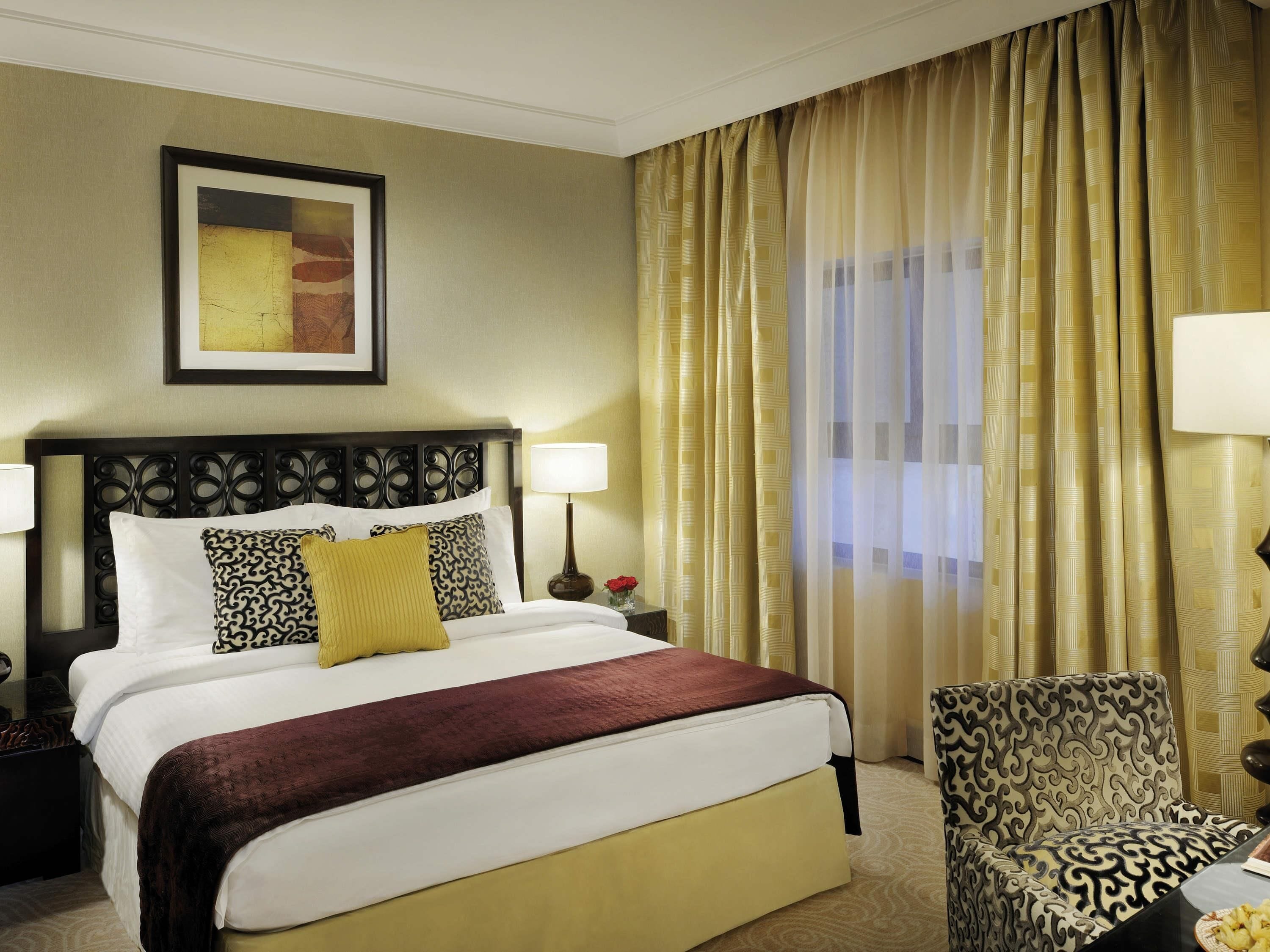 Suite, 1 King Bed | Hypo-allergenic bedding, free minibar, in-room safe