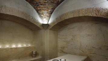 Ruang uap, perawatan tubuh, pijat dengan batu panas, dan pijat Swedia