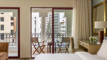 1 bedroom, hypo-allergenic bedding, free minibar, in-room safe