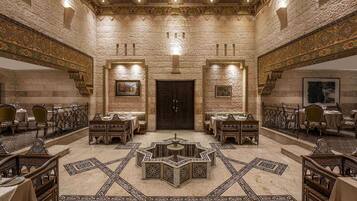 4 restaurants, breakfast, lunch, dinner served; international cuisine