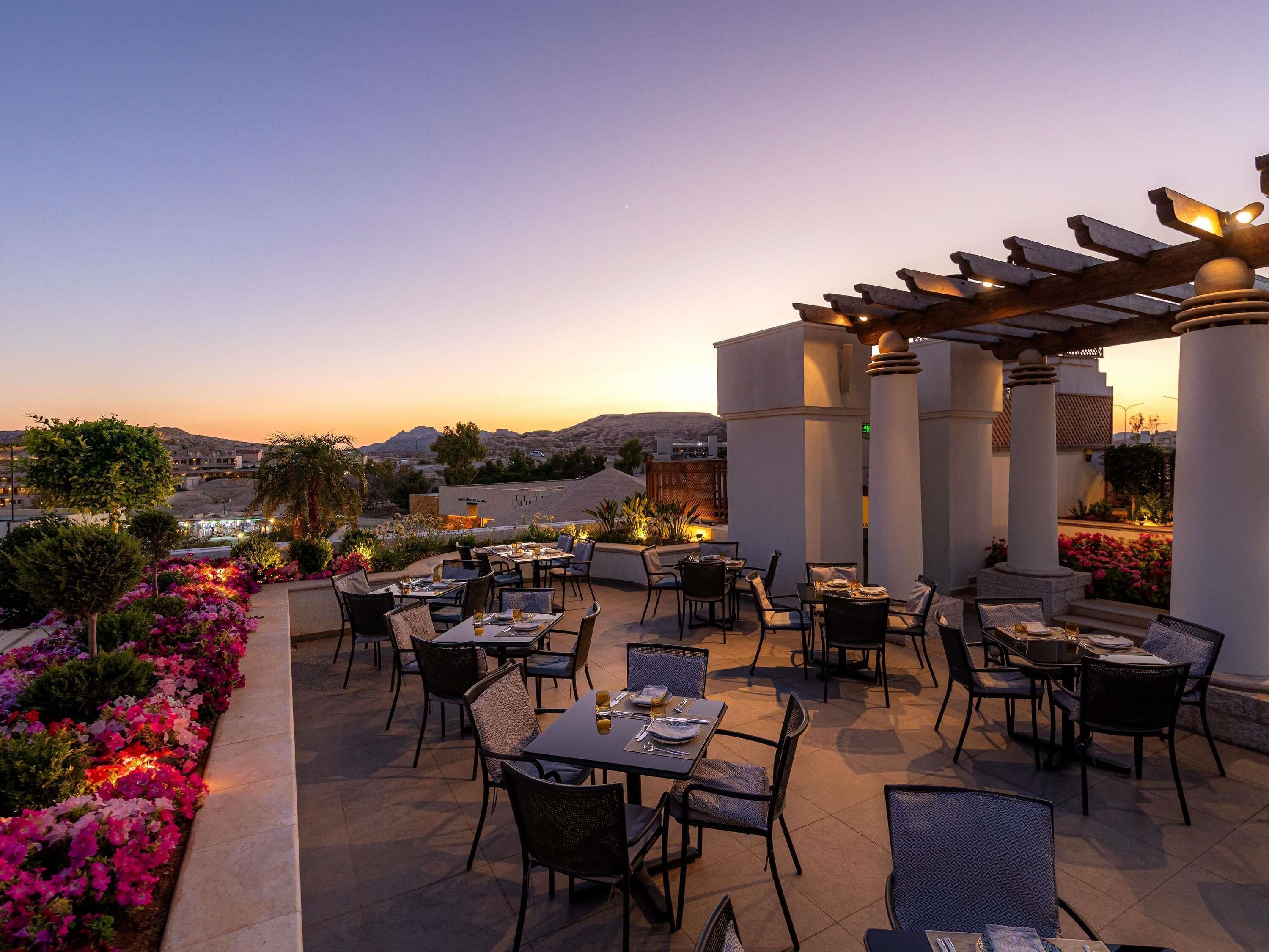 4 restaurants, breakfast, lunch, dinner served; international cuisine