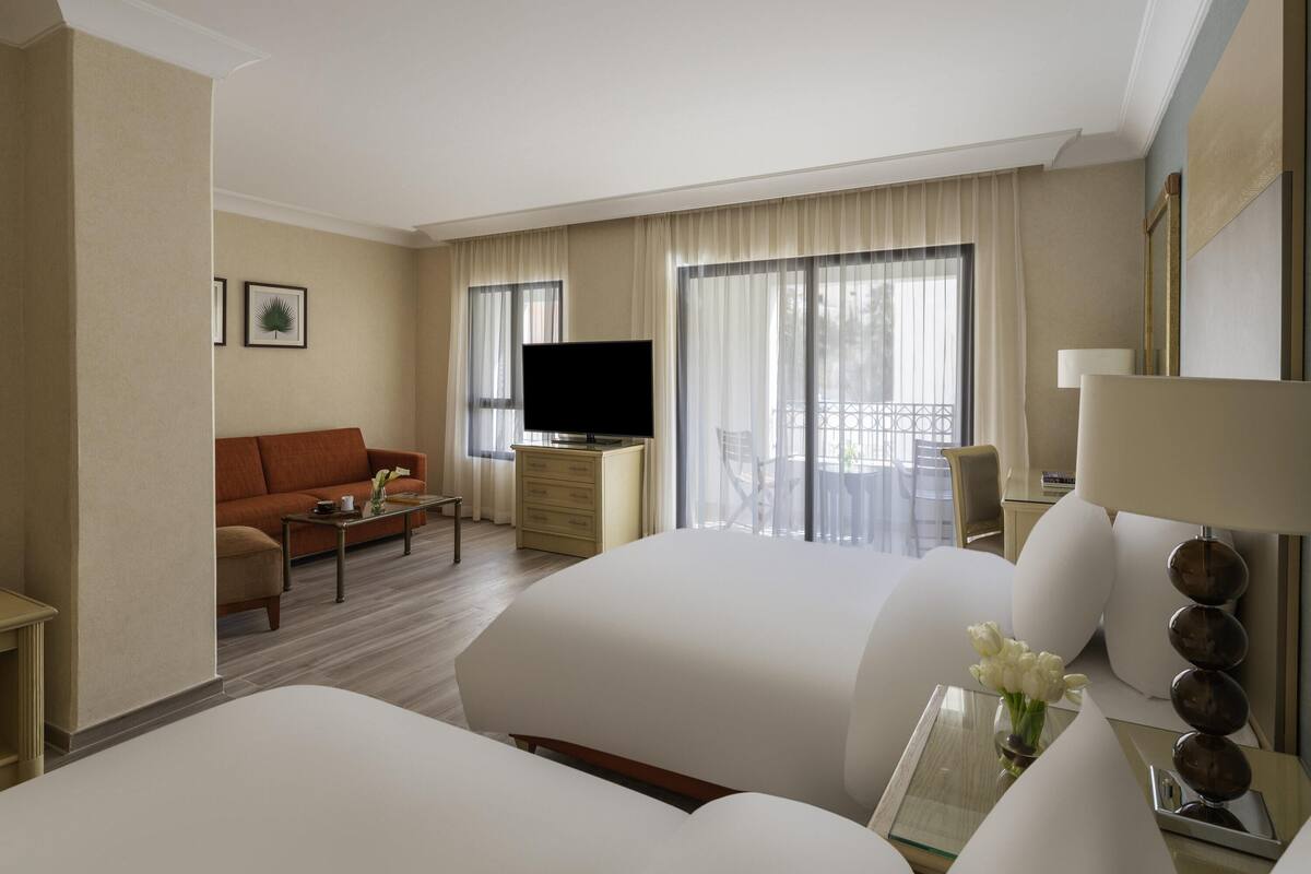 Junior Suite, 1 Twin Bed | Hypo-allergenic bedding available, minibar (free items), in-room safe