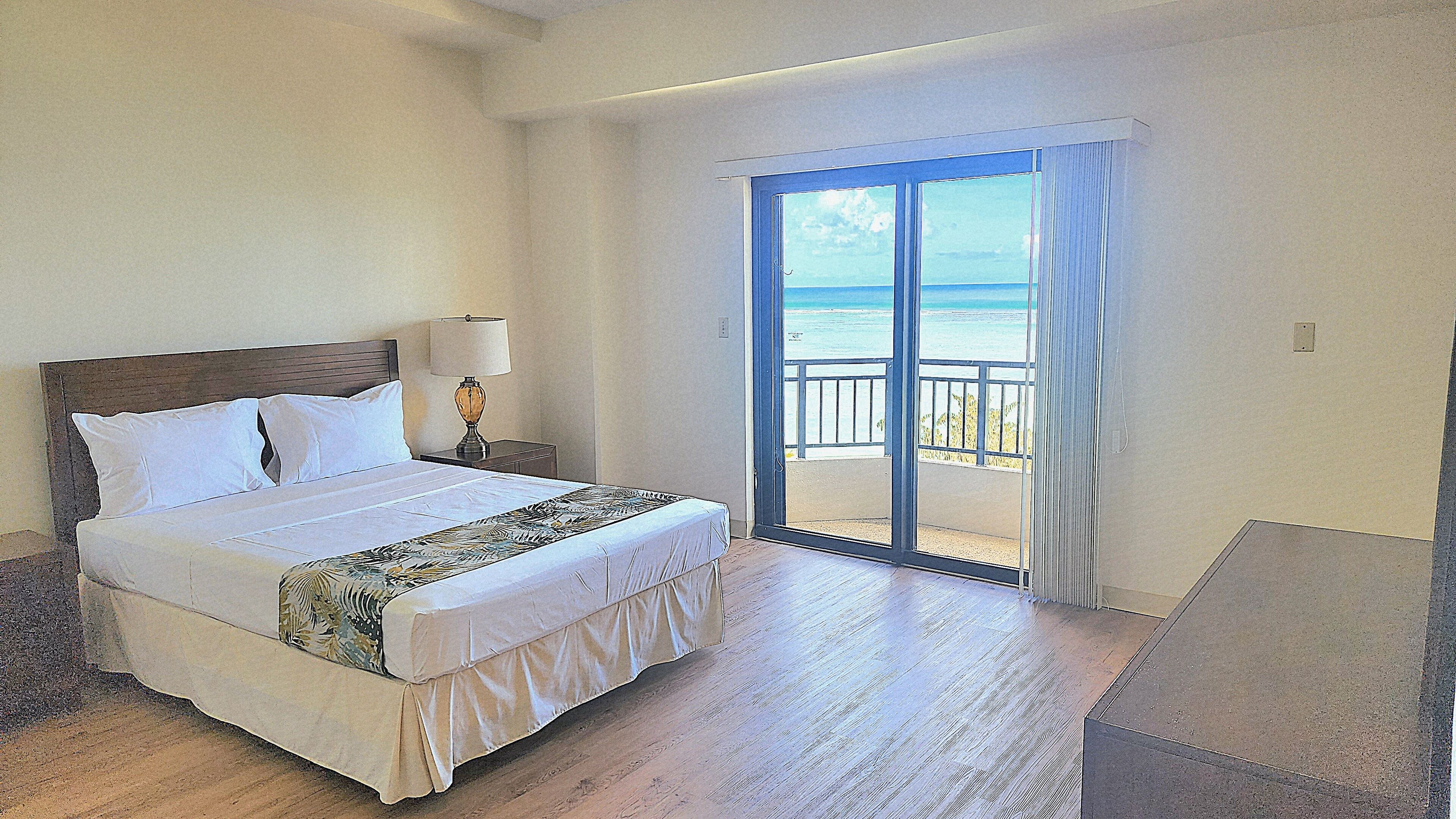 Suite, 3 chambres, vue océan | Coffres-forts dans les chambres, fer et planche à repasser