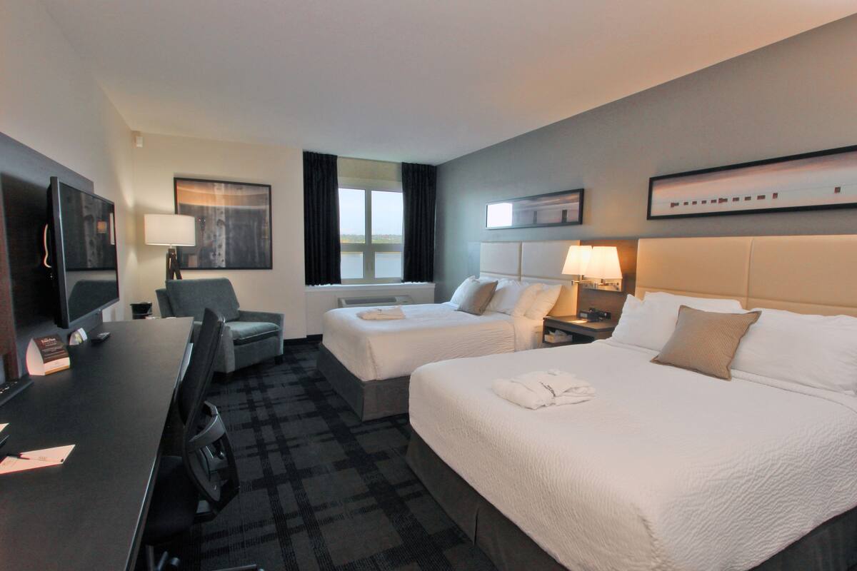 Premium bedding, down comforters, desk, laptop workspace