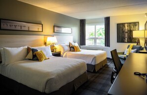 Kamar Standar, 2 Tempat Tidur Queen | Seprai premium, selimut bulu angsa, dan meja kerja