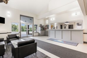Reception - Days Inn by Wyndham Valemount (Valemount)
