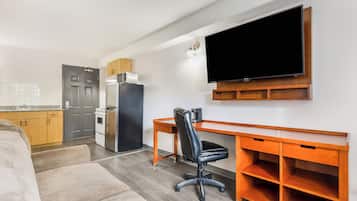 1 Queen Bed, Efficiency Studio Suite, Non-Smoking