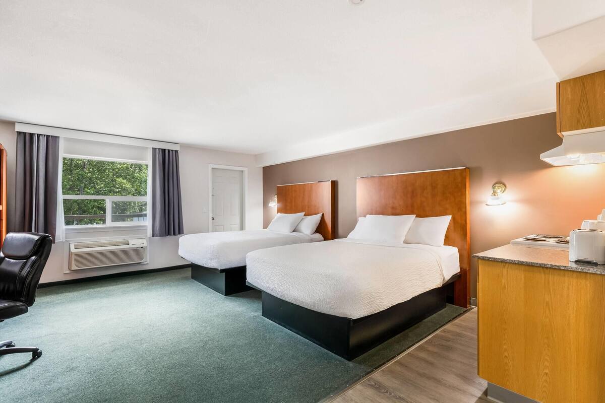 2 Queen Beds, Efficiency Studio Suite, Non-Smoking