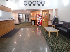 Coin salon dans le hall