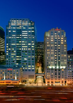 Hotel exterior and entrance at New York Marriott at the Brooklyn Bridge