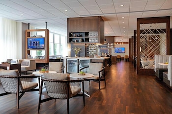 Lounge at New York Marriott at the Brooklyn Bridge