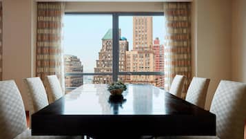 Presidential-Suite, 1 King-Bett und Schlafsofa | Hochwertige Bettwaren, Pillowtop-Betten, Zimmersafe