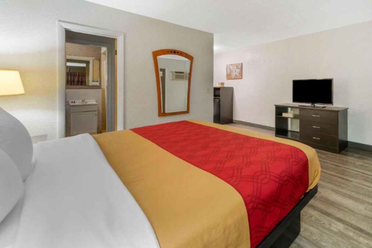 Desk, iron/ironing board, WiFi (free), alarm clocks