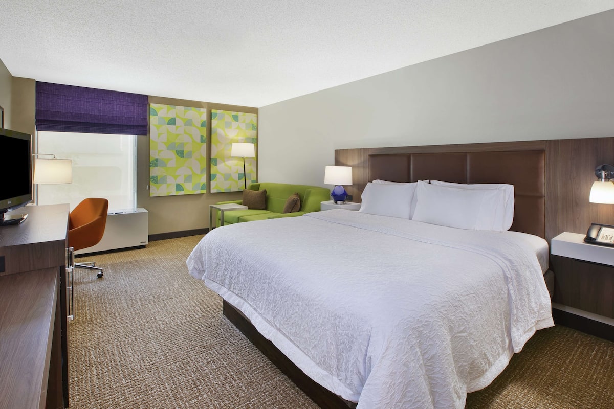Room, Accessible (Hearing) | Desk, soundproofing, iron/ironing board, free cots/infant beds