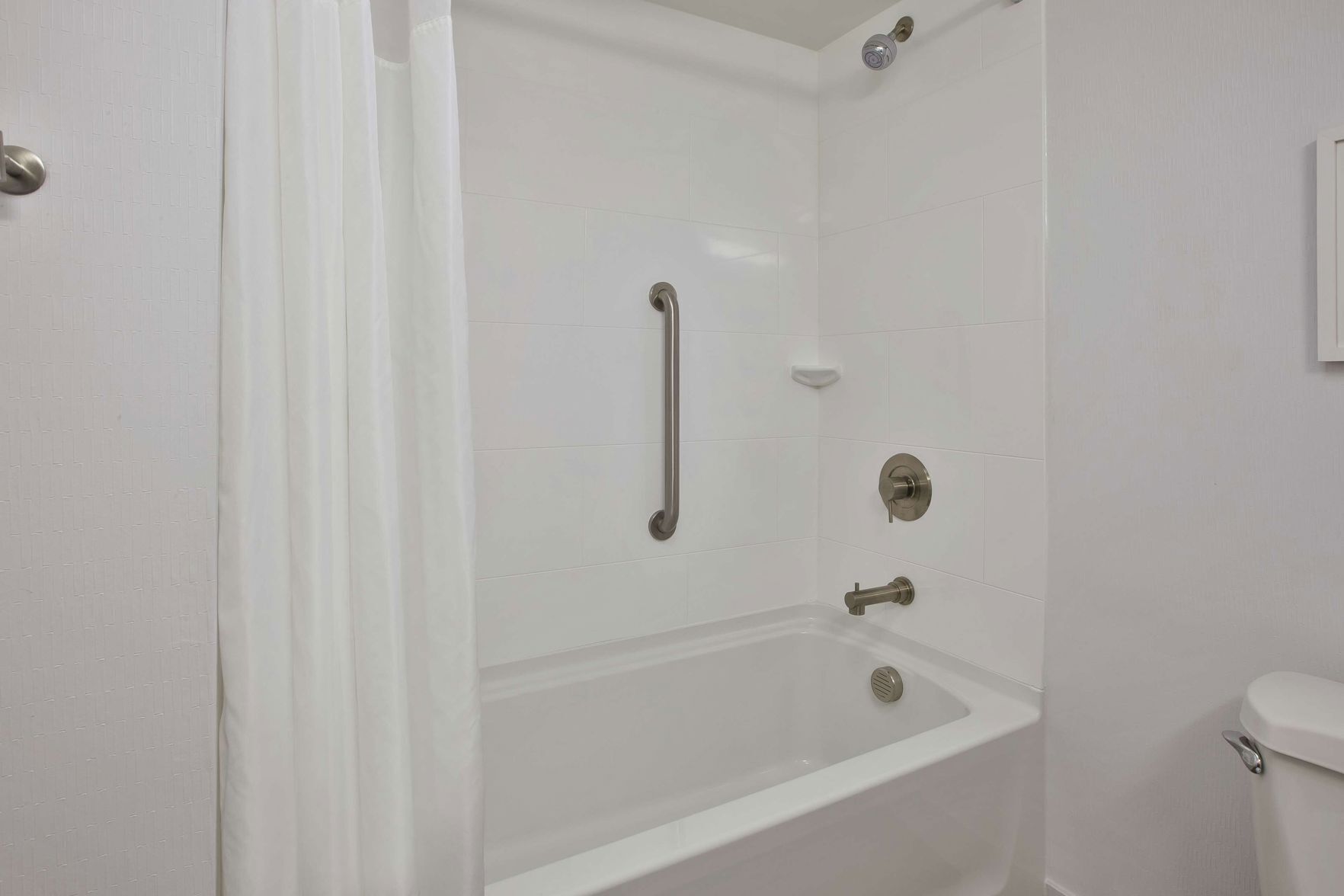 Bathroom | Combined shower/bathtub, hair dryer, towels